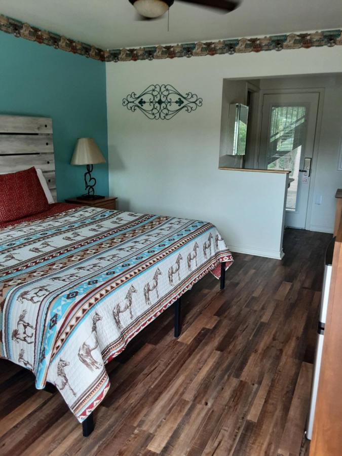 Horseshoe Riverside Lodge キャニオン・レイク エクステリア 写真