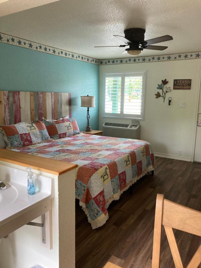 Horseshoe Riverside Lodge キャニオン・レイク エクステリア 写真