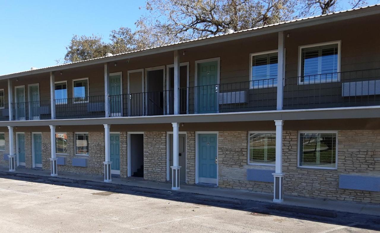 Horseshoe Riverside Lodge キャニオン・レイク エクステリア 写真