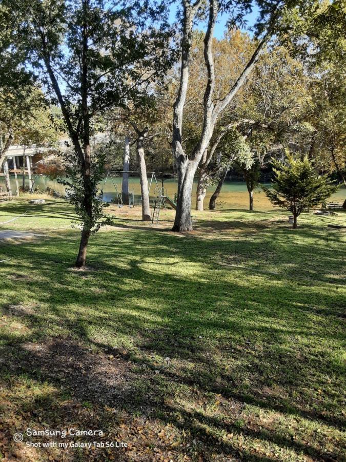 Horseshoe Riverside Lodge キャニオン・レイク エクステリア 写真