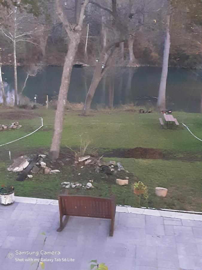 Horseshoe Riverside Lodge キャニオン・レイク エクステリア 写真