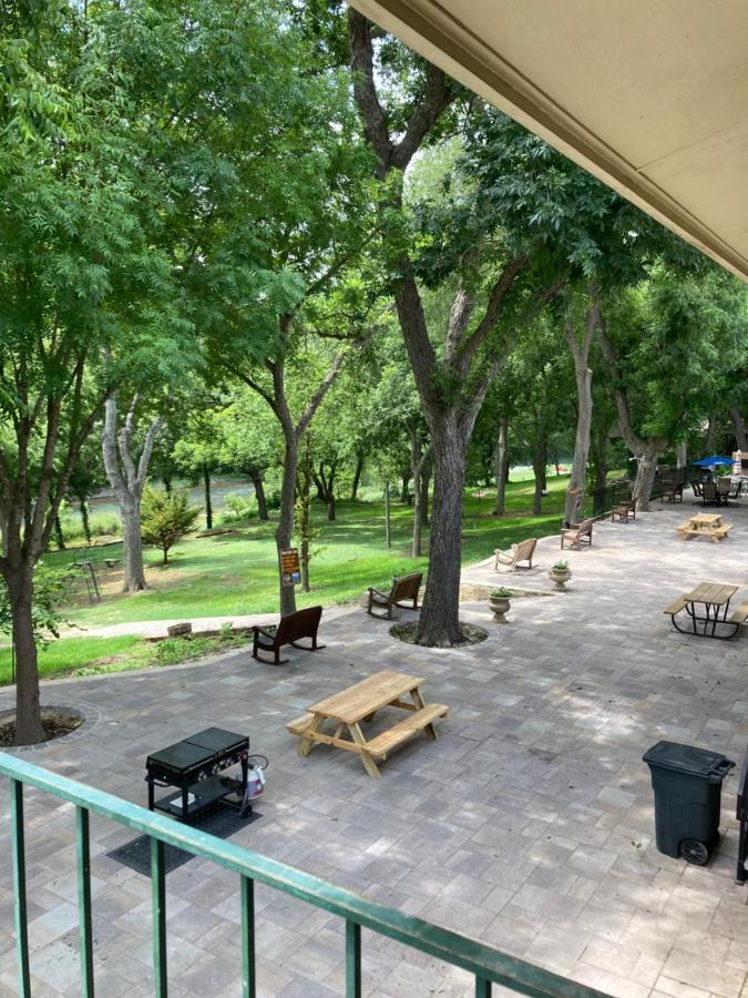 Horseshoe Riverside Lodge キャニオン・レイク エクステリア 写真